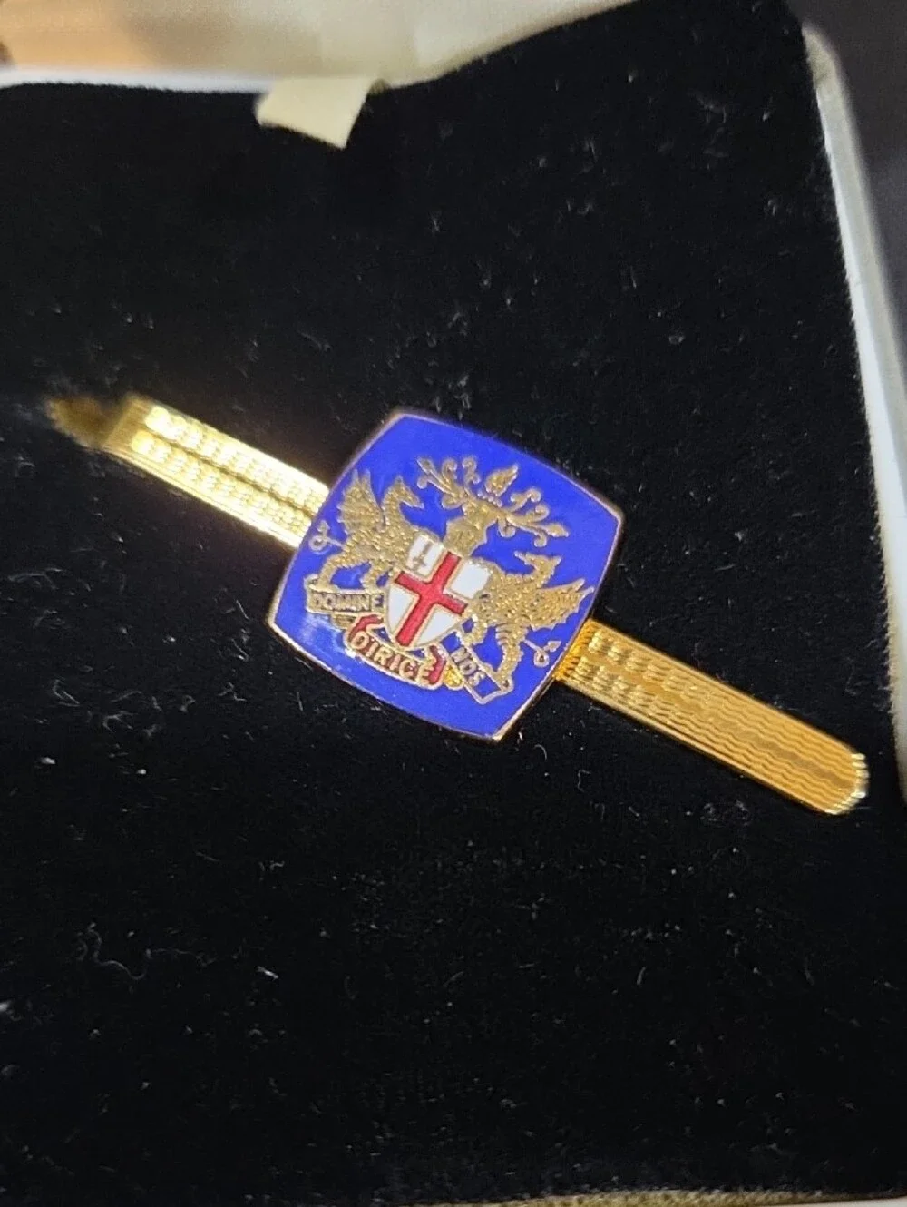 GALLERY OF LONDON - Blue Enamel Crest Tie Bar